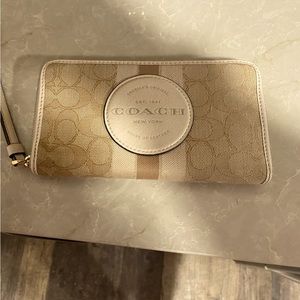 Coach canvas wallet, gently used!  Like new!